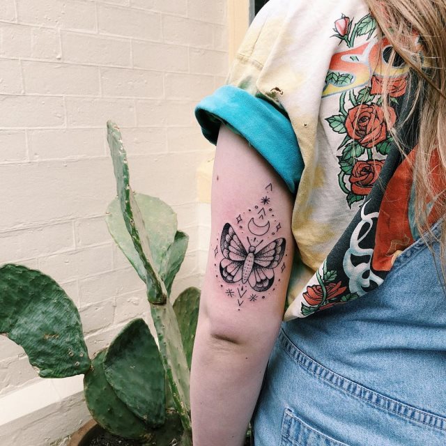 tattoo femenino de mariposa 191