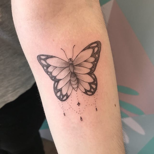 tattoo femenino de mariposa 194