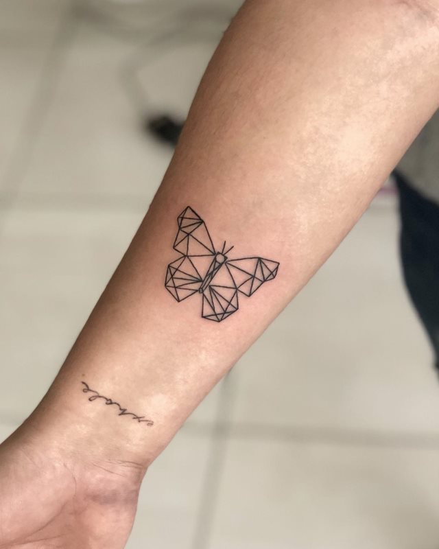 tattoo femenino de mariposa 195
