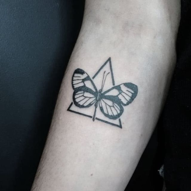 tattoo femenino de mariposa 196