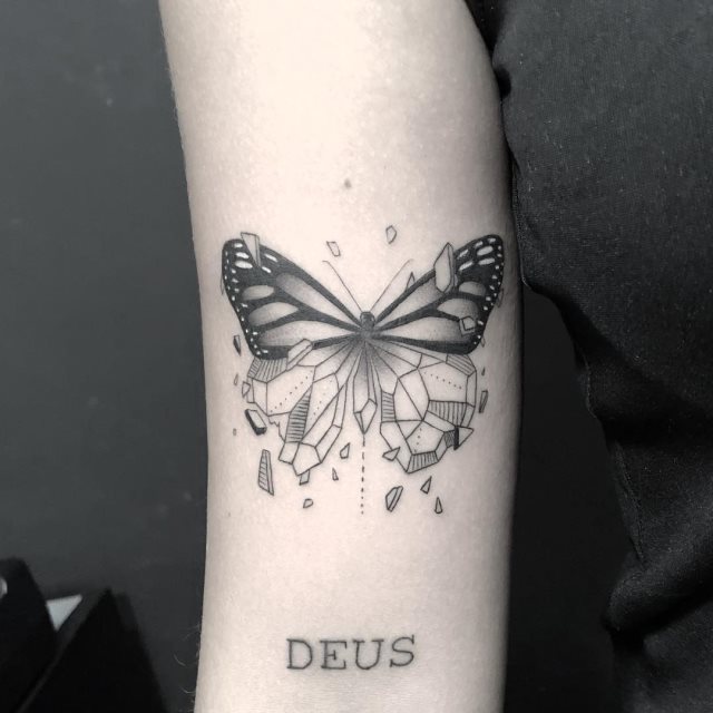tattoo femenino de mariposa 198