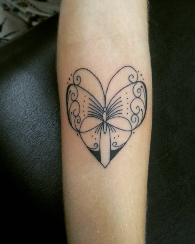 tattoo femenino de mariposa 200