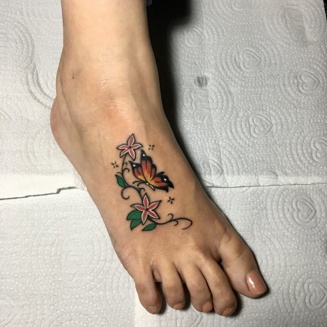 tattoo femenino de mariposa 75