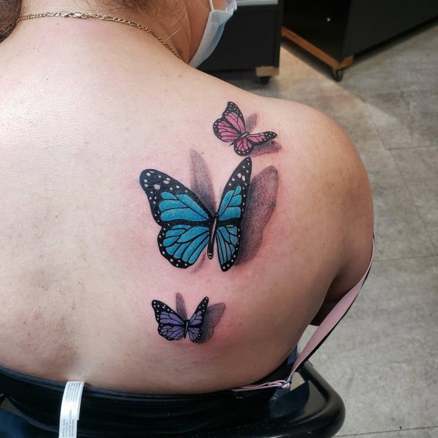 tattoo femenino de mariposa en 3d 05