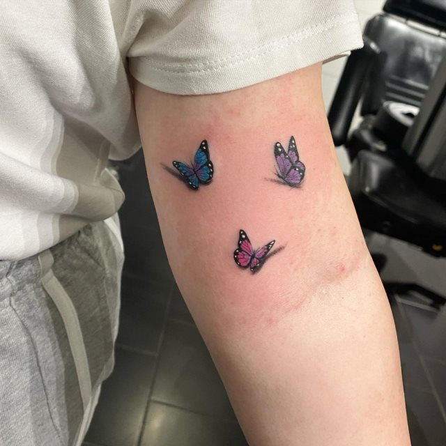 tattoo femenino de mariposa en 3d 06