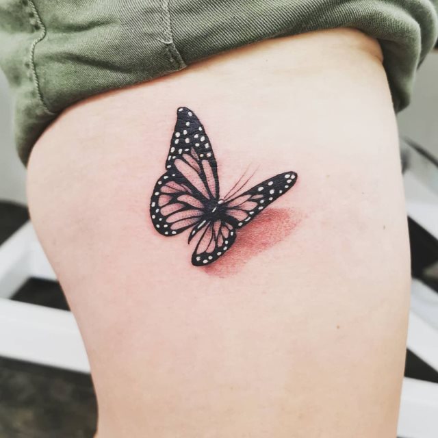 tattoo femenino de mariposa en 3d 11