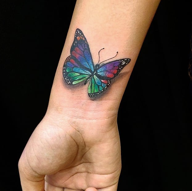 tattoo femenino de mariposa en 3d 15