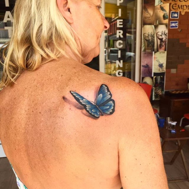 tattoo femenino de mariposa en 3d 27