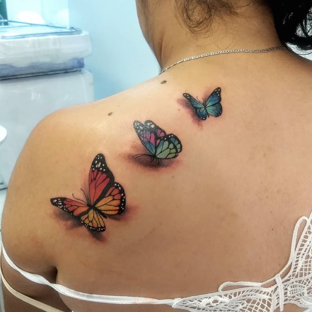 tattoo femenino de mariposa en 3d 28