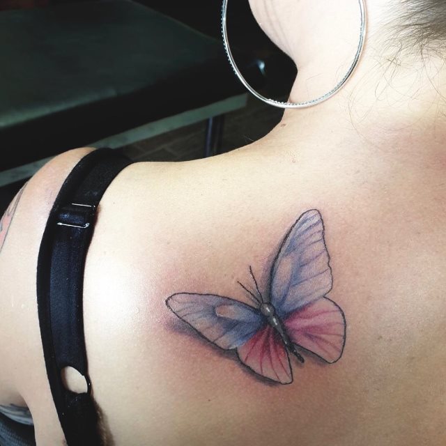 tattoo femenino de mariposa en 3d 31