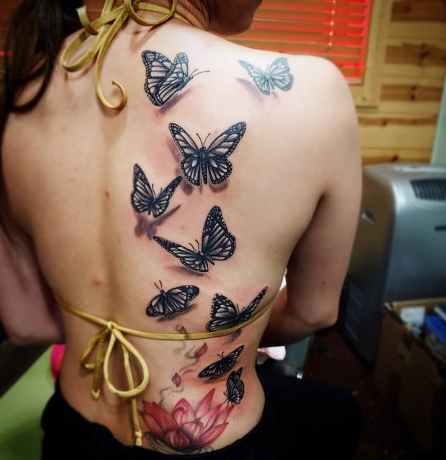 tattoo femenino de mariposa en 3d 34
