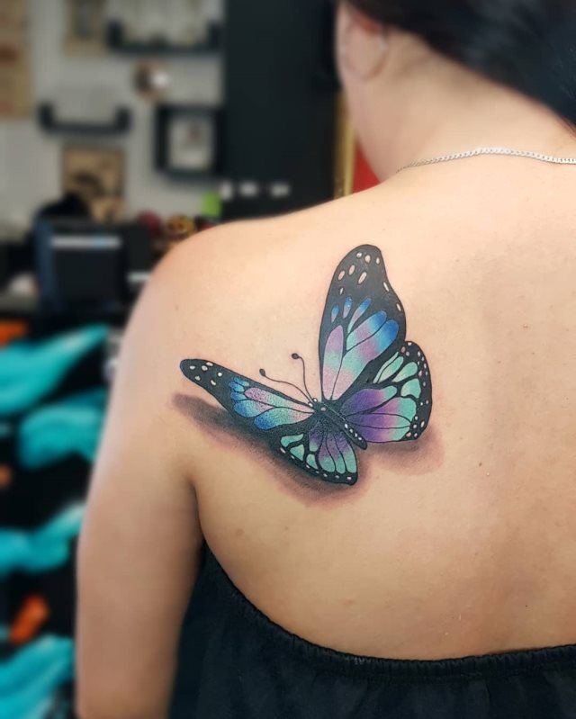 tattoo femenino de mariposa en 3d 46
