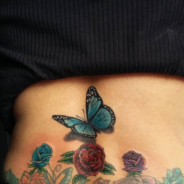 tattoo femenino de mariposa en 3d 48