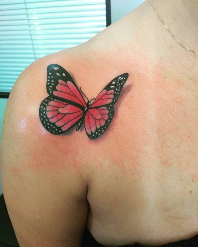 tattoo femenino de mariposa en 3d 49