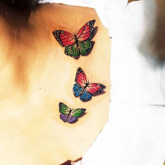 tattoo femenino de mariposa en 3d 50