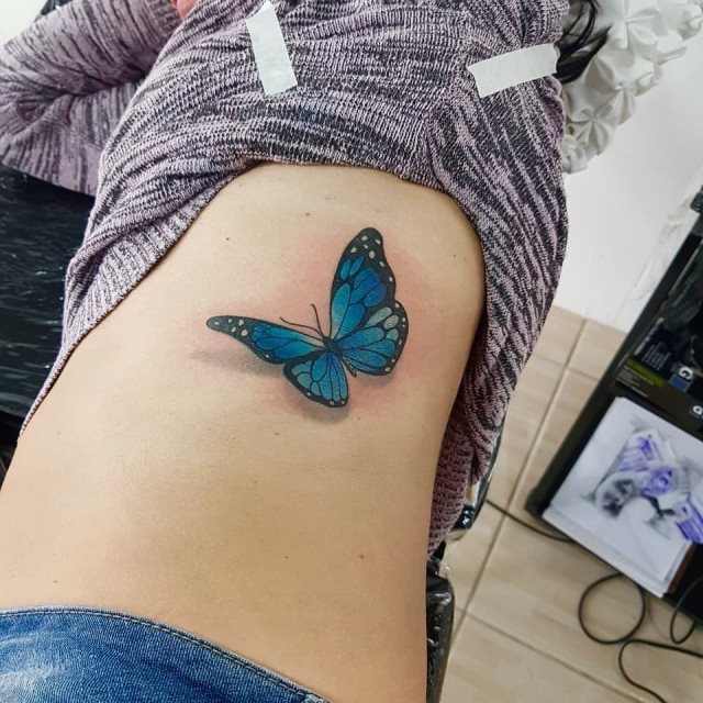 tattoo femenino de mariposa en 3d 58