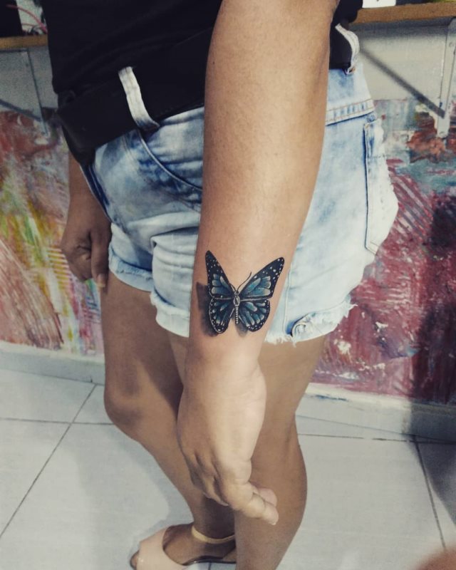 tattoo femenino de mariposa en 3d 59