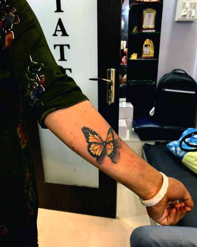 tattoo femenino de mariposa en 3d 66