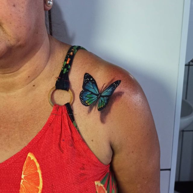 tattoo femenino de mariposa en 3d 68