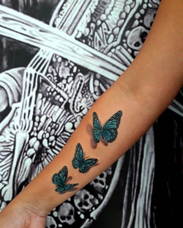 tattoo femenino de mariposa en 3d 70