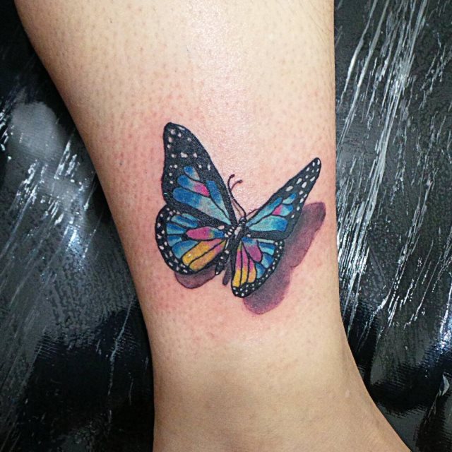 tattoo femenino de mariposa en 3d 73