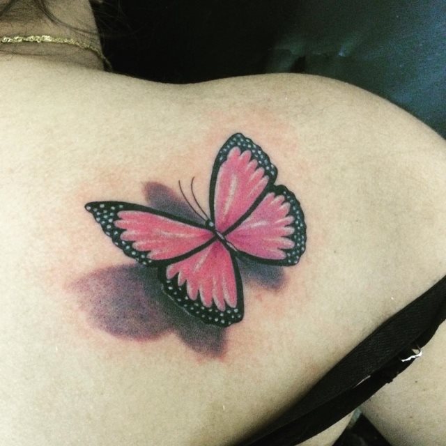 tattoo femenino de mariposa en 3d 74