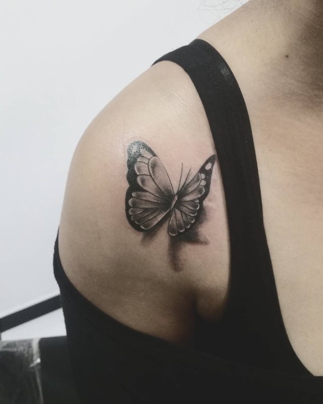 tattoo femenino de mariposa en 3d 75