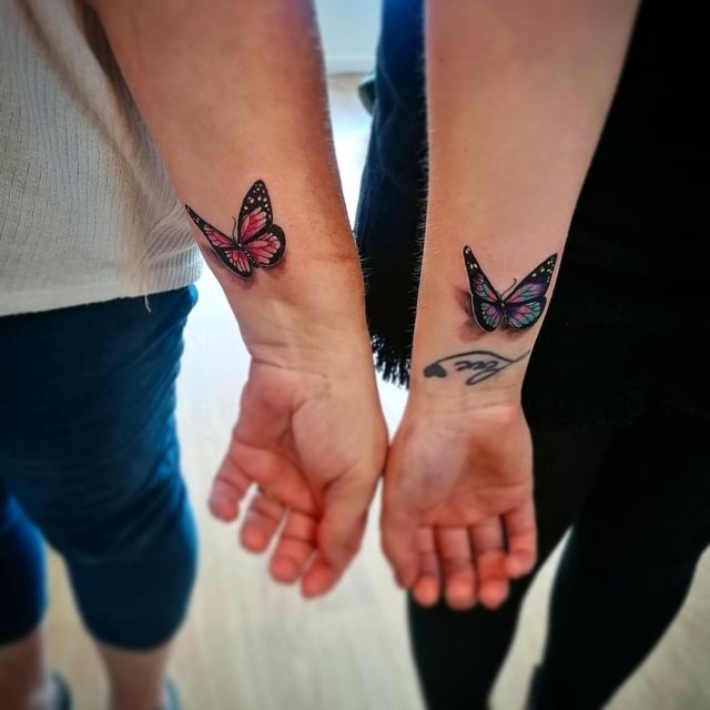 tattoo femenino de mariposa en 3d 77