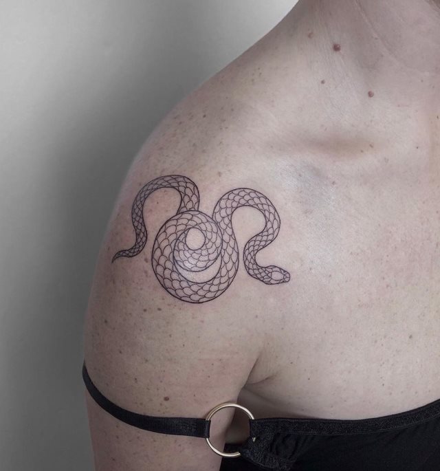 tattoo femenino de serpiente 02