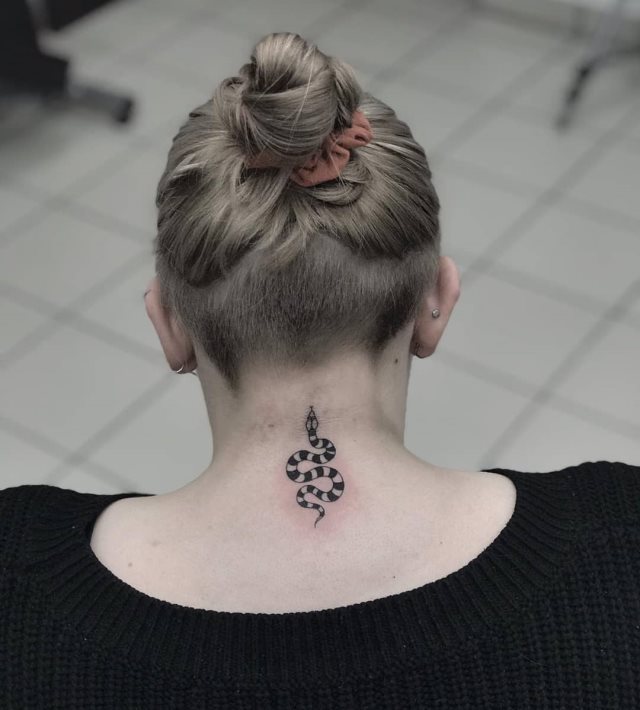 tattoo femenino de serpiente 03