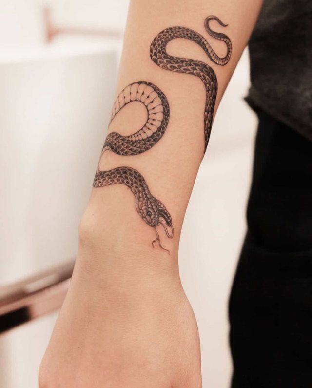 tattoo femenino de serpiente 04