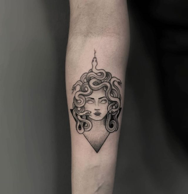 tattoo femenino de serpiente 05