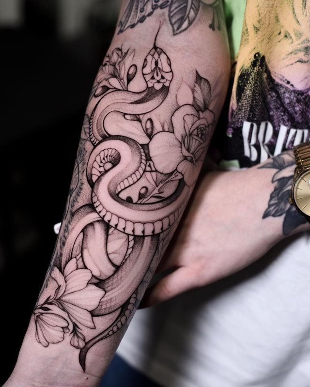 tattoo femenino de serpiente 09