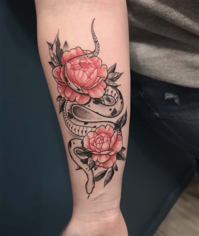 tattoo femenino de serpiente 10