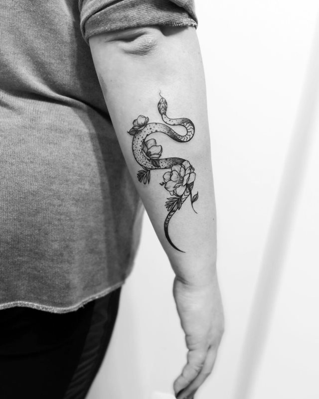 tattoo femenino de serpiente 11