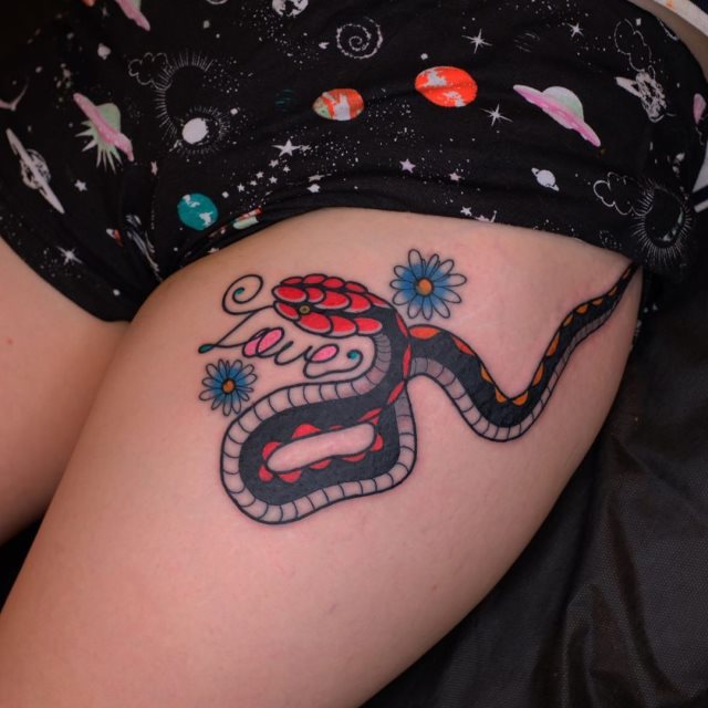 tattoo femenino de serpiente 12