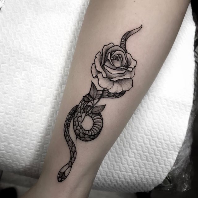 tattoo femenino de serpiente 15