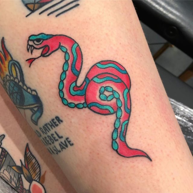 tattoo femenino de serpiente 18