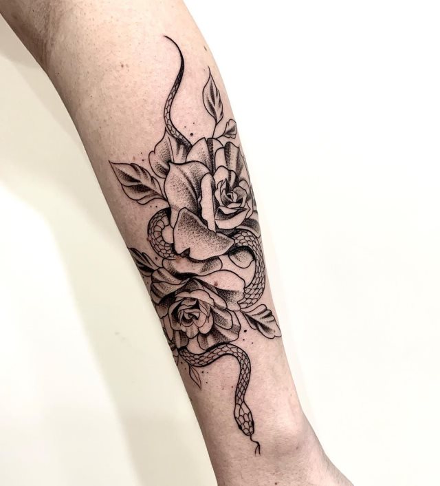 tattoo femenino de serpiente 19