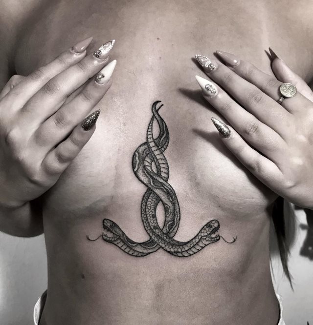 tattoo femenino de serpiente 20