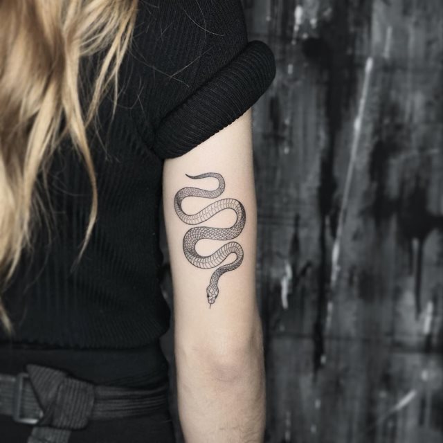 tattoo femenino de serpiente 32