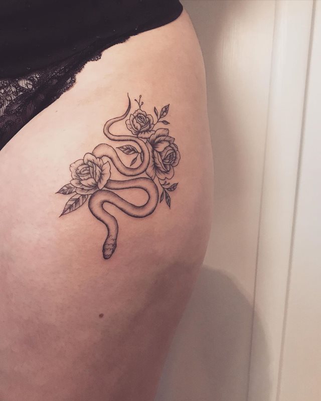 tattoo femenino de serpiente 33