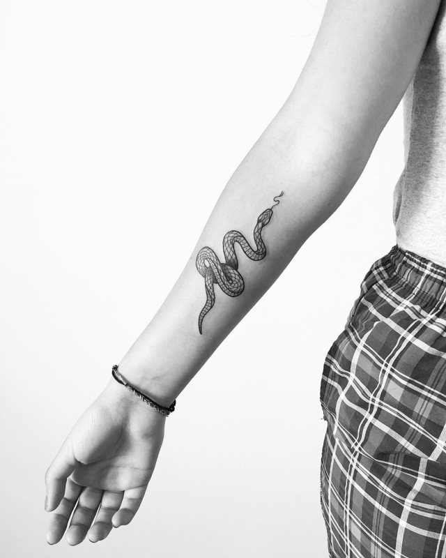 tattoo femenino de serpiente 34