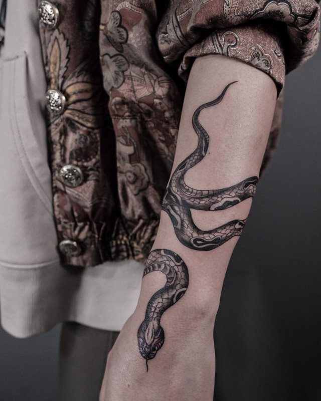 tattoo femenino de serpiente 39