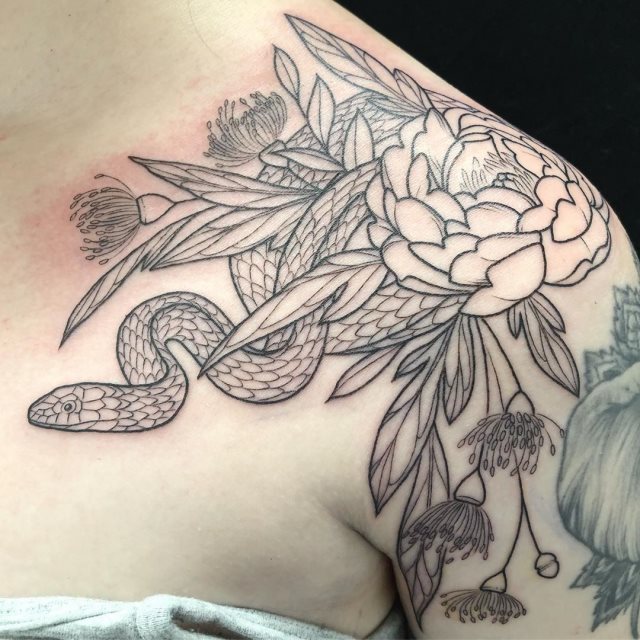 tattoo femenino de serpiente 40