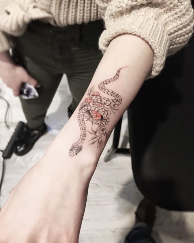 tattoo femenino de serpiente 42