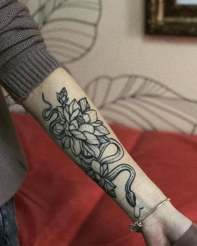 tattoo femenino de serpiente 44