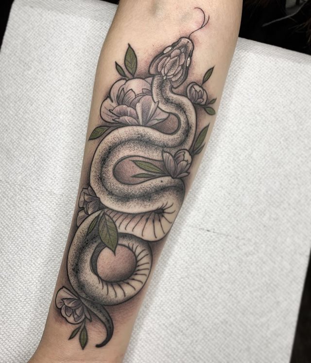 tattoo femenino de serpiente 48