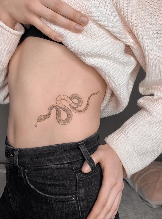 tattoo femenino de serpiente 51