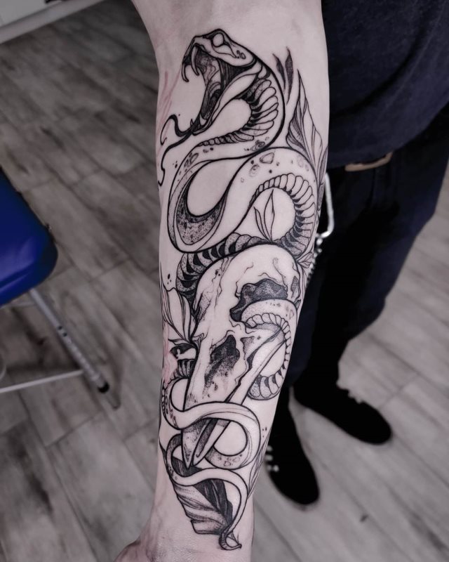 tattoo femenino de serpiente 56